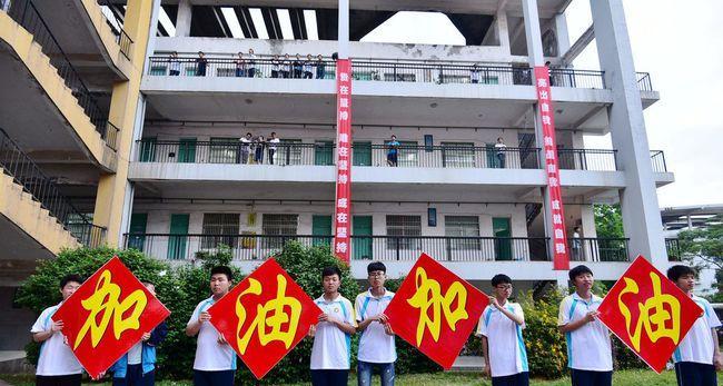 坚强的小雨（用笑脸面对挑战）