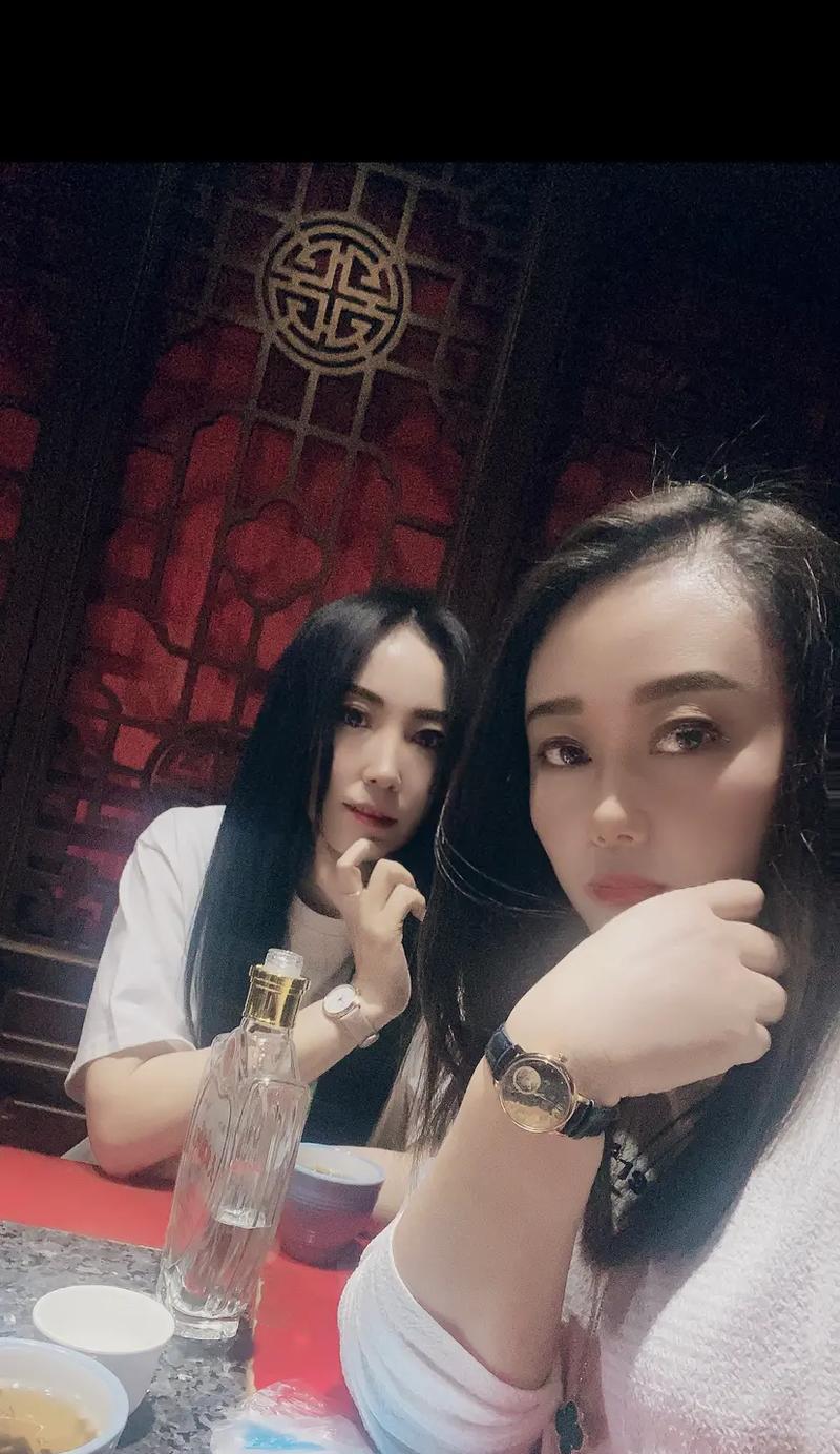 两个小学生的真挚友谊（两个小学生的真挚友谊）