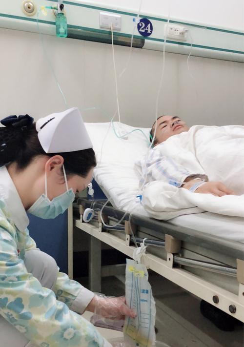亲情关怀——一个家庭的温馨小故事（温暖的陪伴，刻骨铭心）