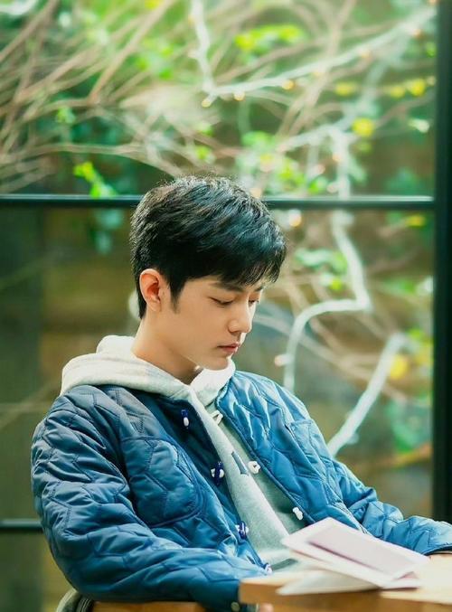 一路追求梦想，路途曲折却从未放弃（一路追求梦想，路途曲折却从未放弃）