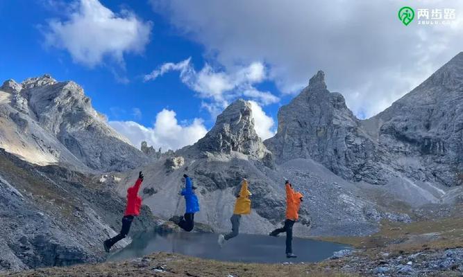 登山路上的艰辛（攀登自然的挑战）