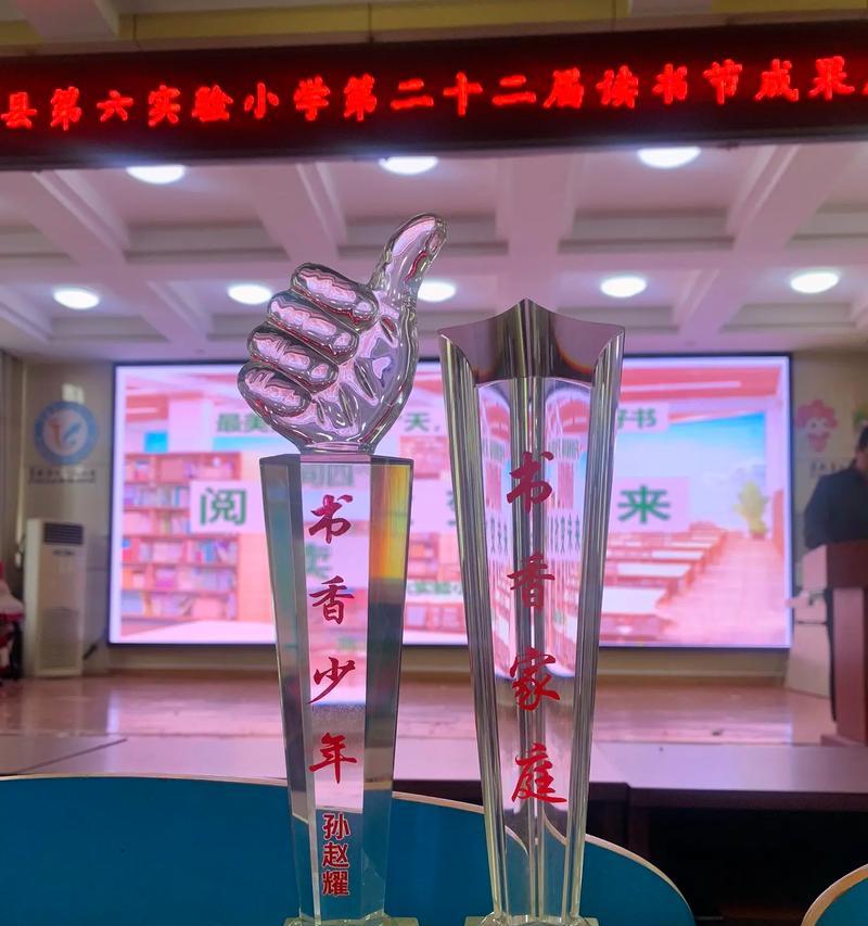 以书为友，以智慧为伴（走近书海，窥探生命的无限可能）