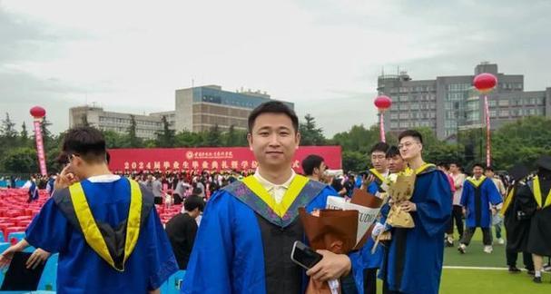 不负期望，一路向前（在坎坷路上砥砺前行的故事）