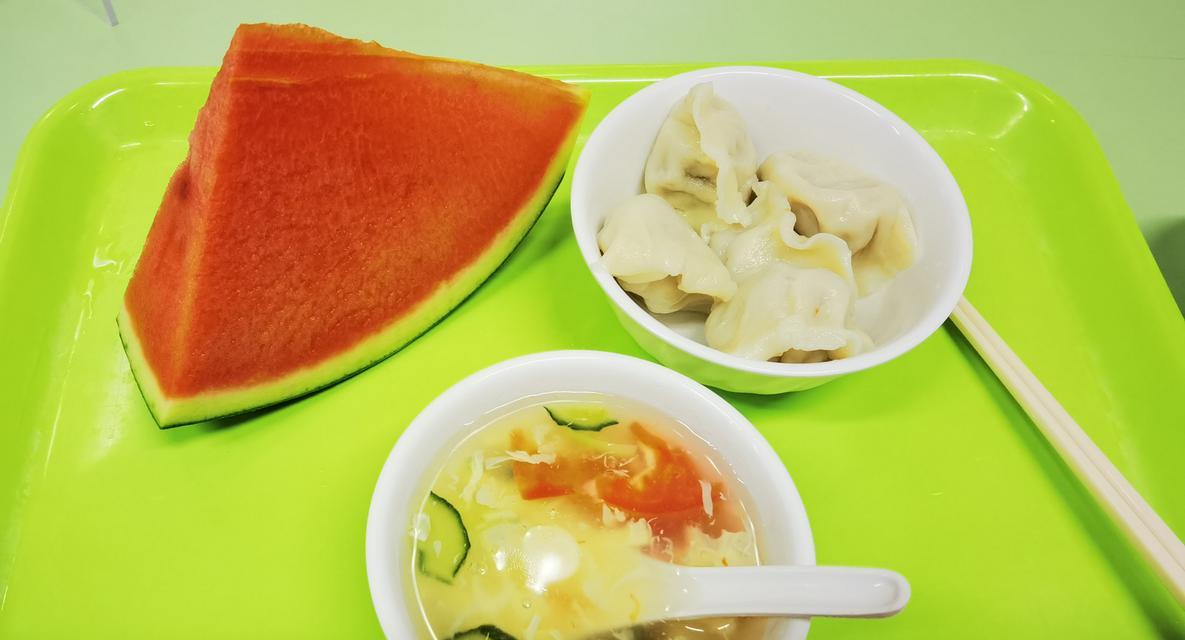 精神食粮的力量——一位老书虫的故事（靠阅读养心灵，老年生活更有品质）