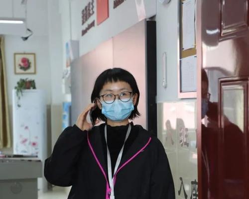 亲切和蔼的老师（他是我人生路上的一盏明灯）
