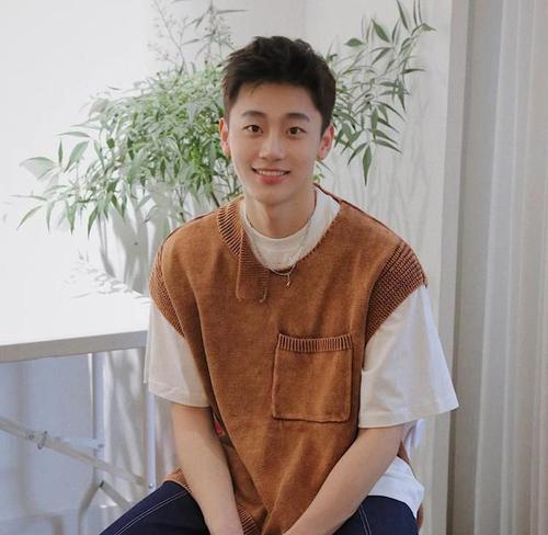 笑生情深（一个以爱笑的男生的故事）