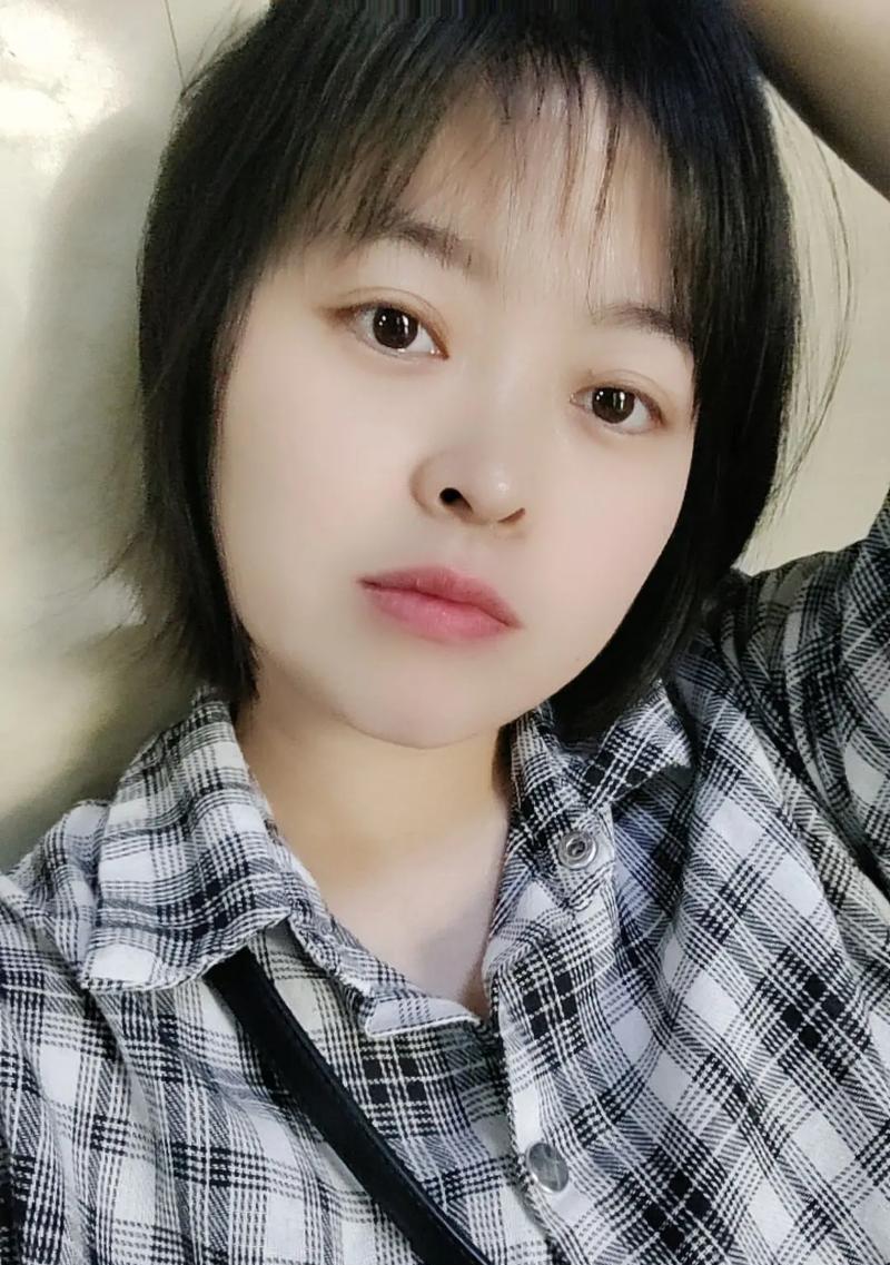 微笑是人生最美好的态度（强颜欢笑下的心酸与坚韧）