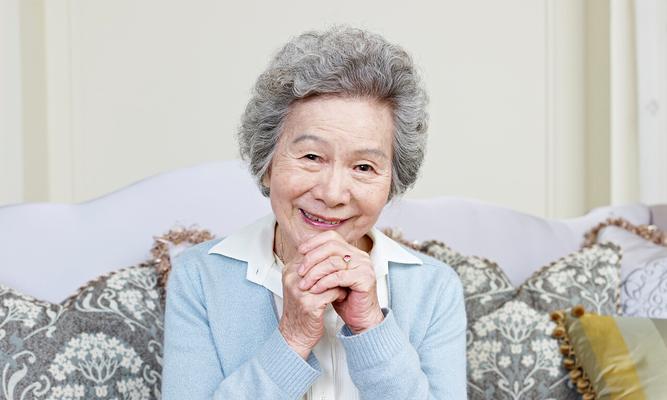 智慧、勇气、善良、乐观——她用微笑走过人生路（智慧、勇气、善良、乐观——她用微笑走过人生路）